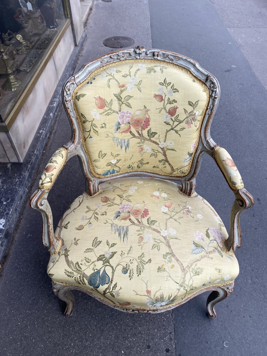 Paire de fauteuils en bois laqué de style Louis XV-photo-2