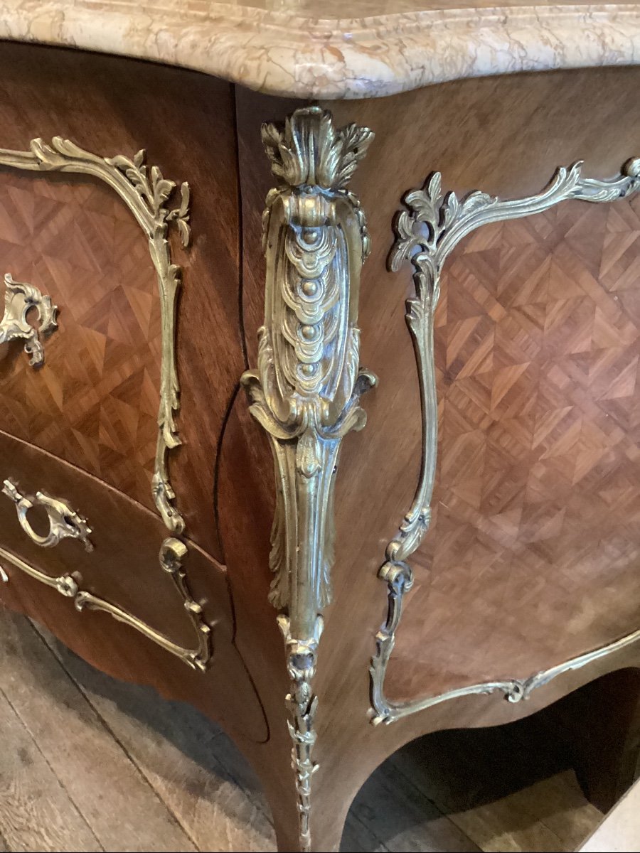 Louis XV Curved Commode-photo-4