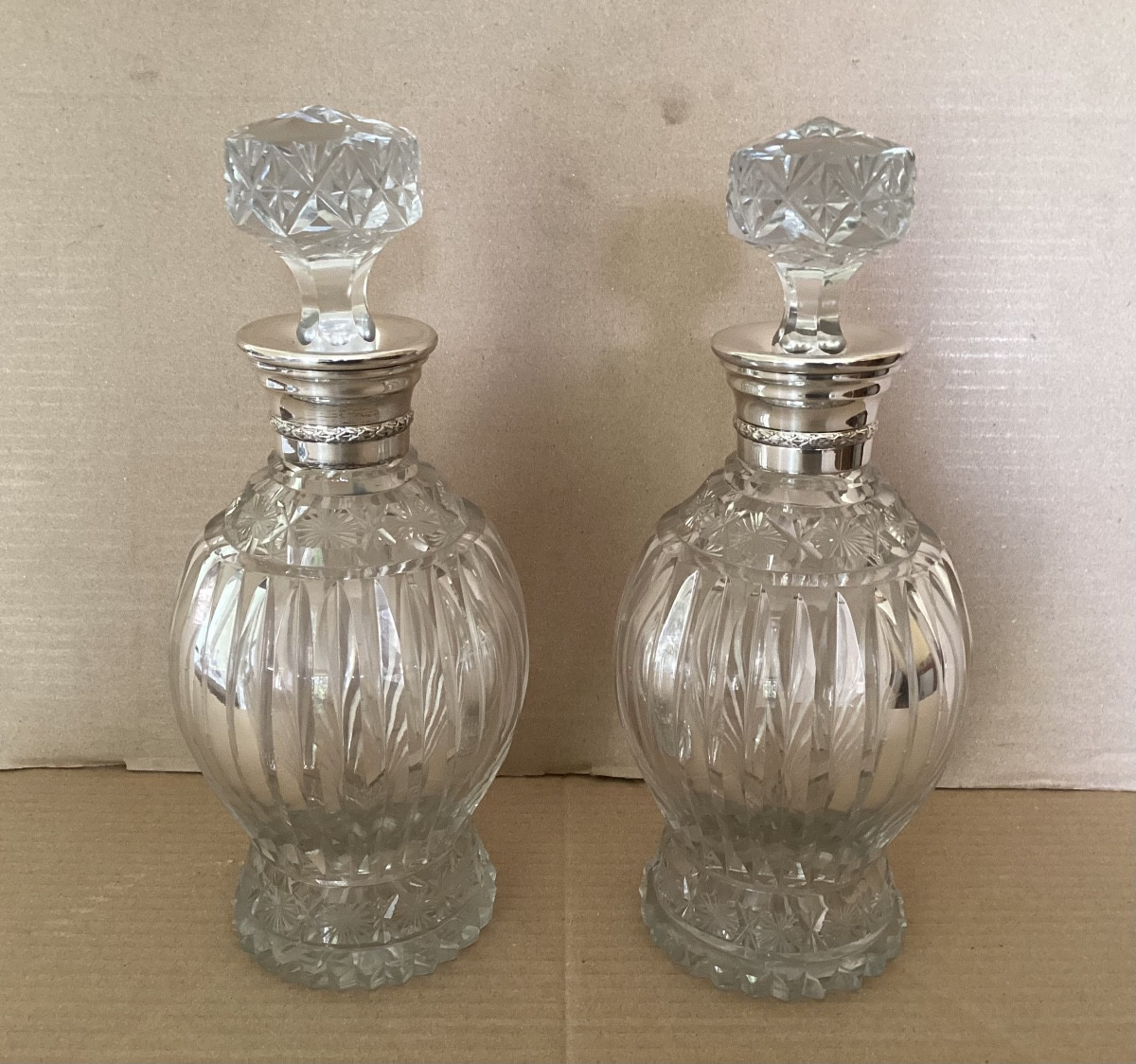 Paire de carafes cristal et argent 