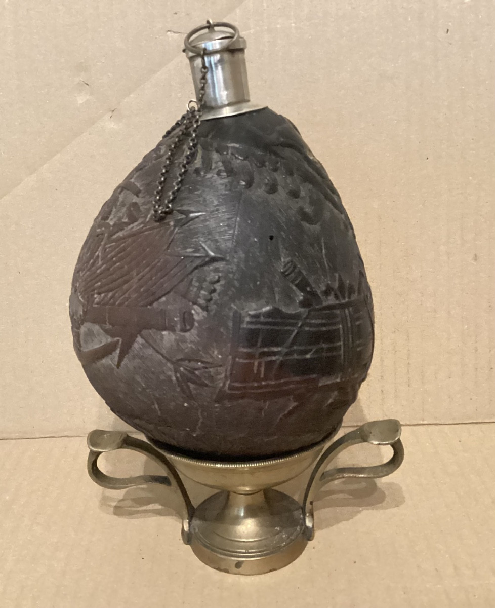 Noix de coco sculptée 