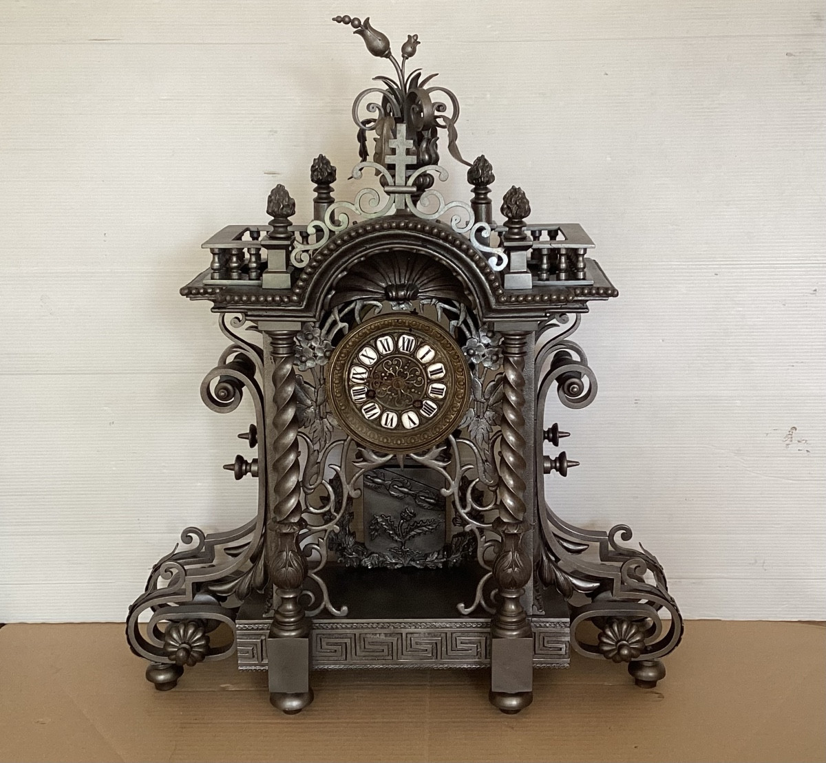 Pendule en fer forgé 19ème 
