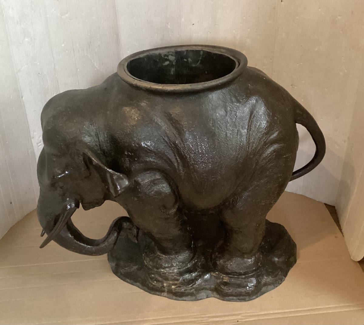 Éléphant en bronze formant cache-pot-photo-2
