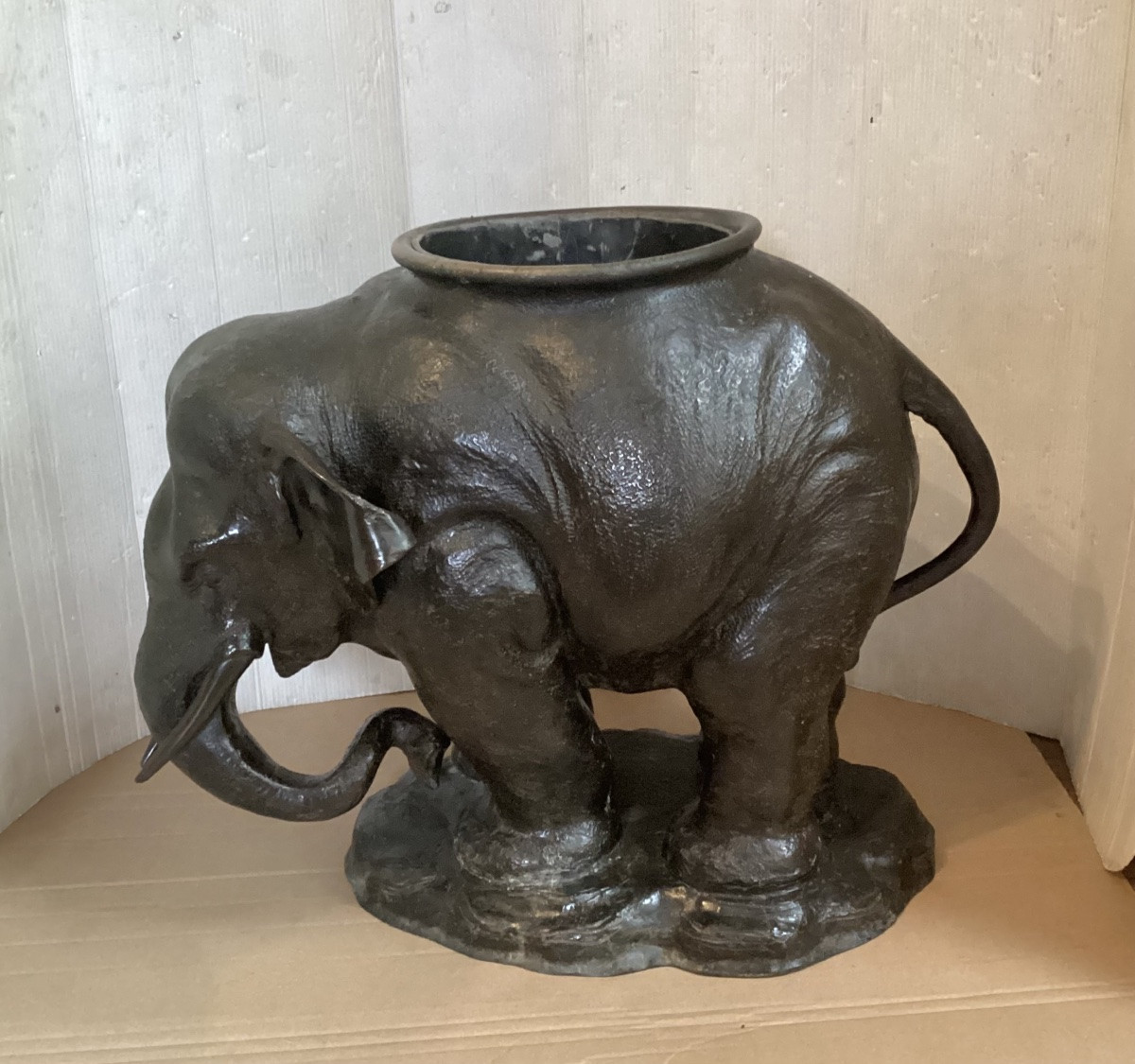Éléphant en bronze formant cache-pot-photo-3