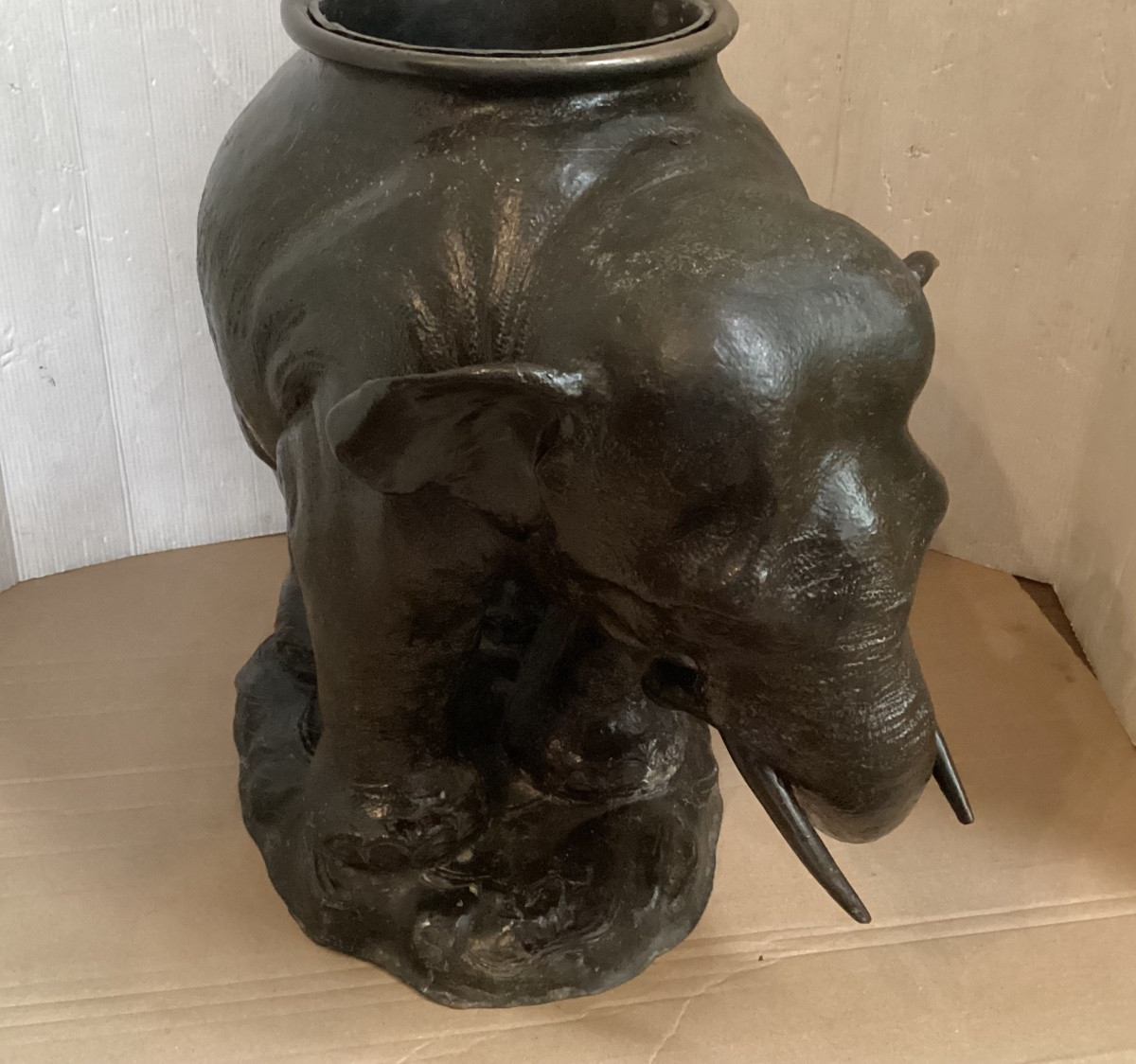 Éléphant en bronze formant cache-pot-photo-1