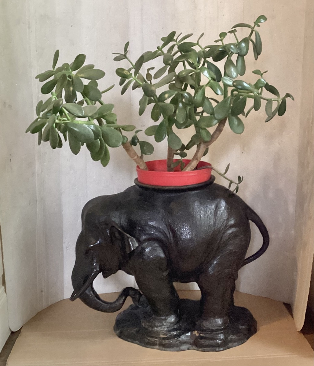 Éléphant en bronze formant cache-pot