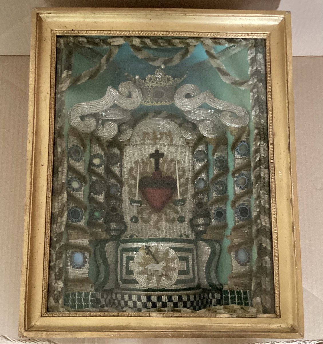 Autel au cœur sacré en perles de Lunéville 