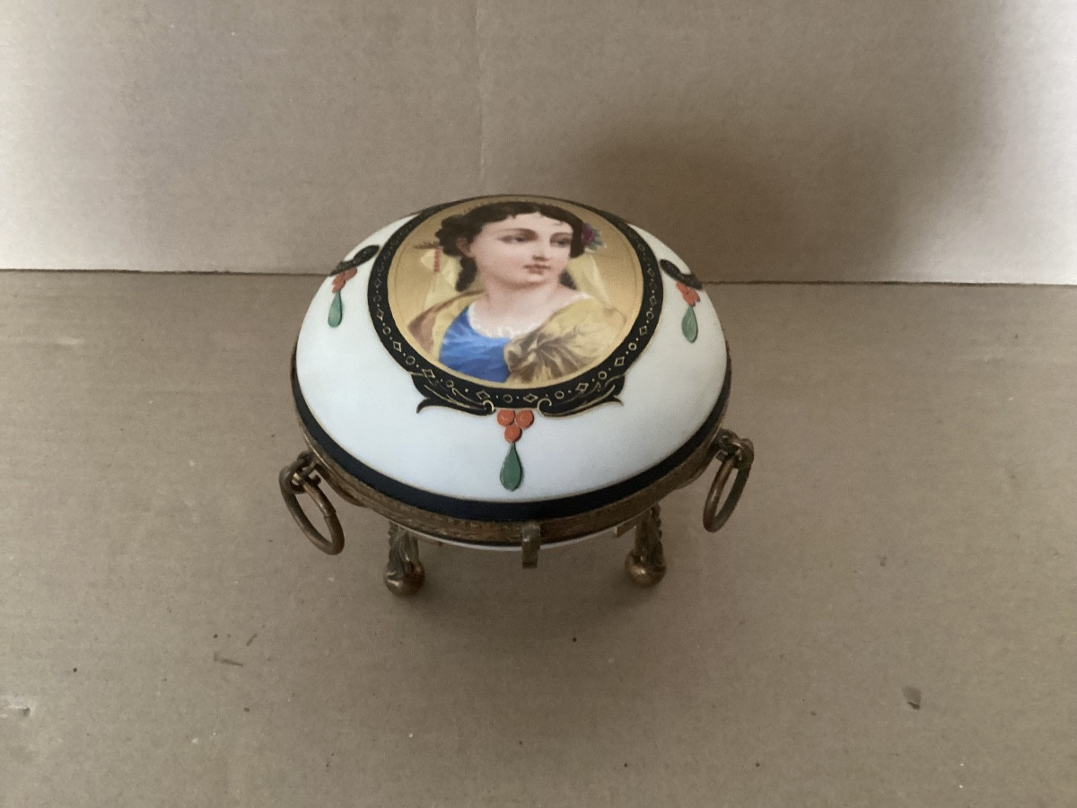 Bonbonnière en porcelaine 19ème 