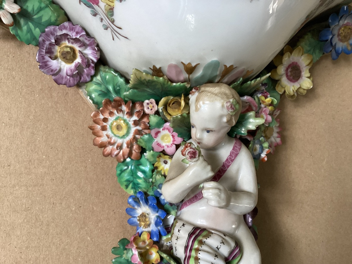 Paire de consoles murales en porcelaine -photo-4