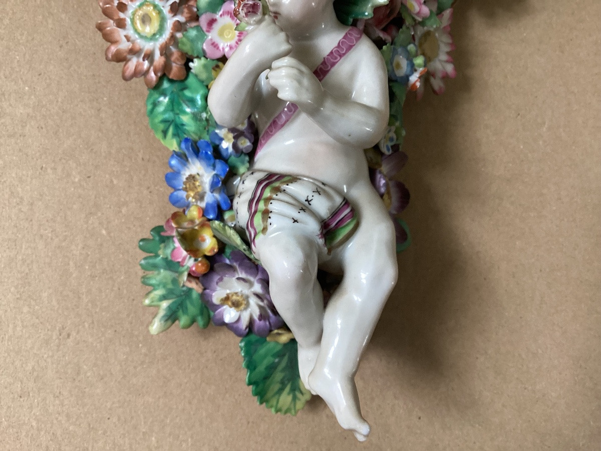 Paire de consoles murales en porcelaine -photo-1