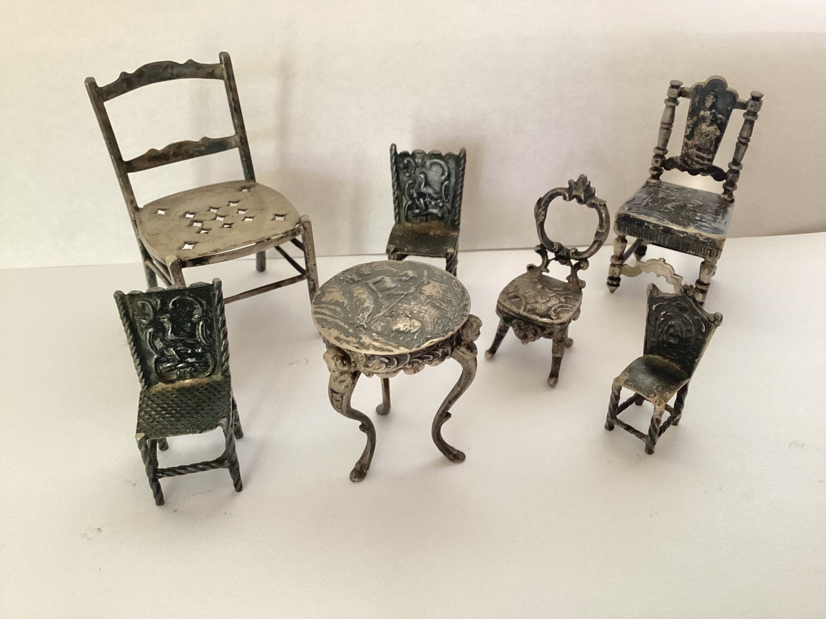 Mobilier miniature en argent 