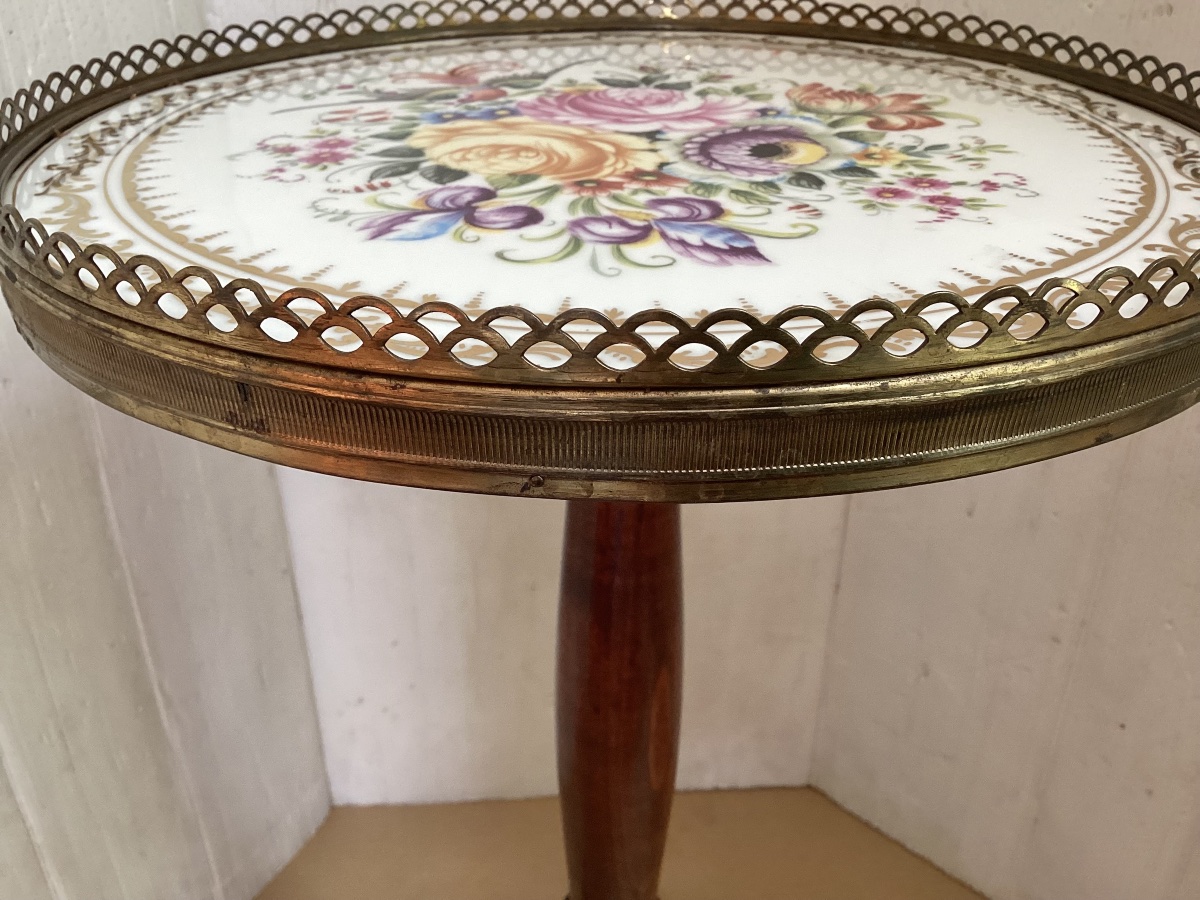 Pedestal Table-photo-4