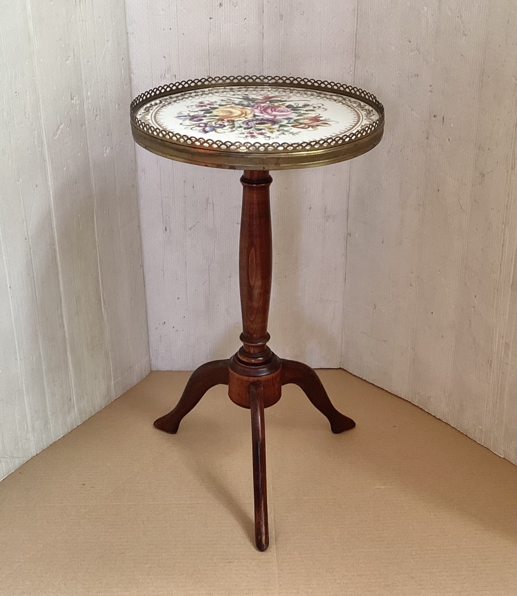 Pedestal Table