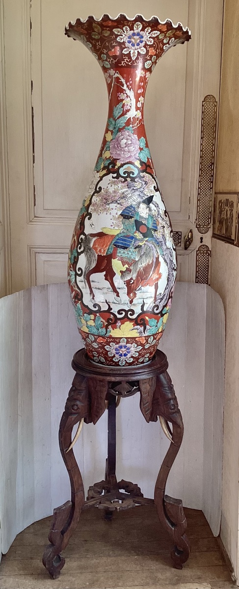 Important Imari Porcelain Vase 