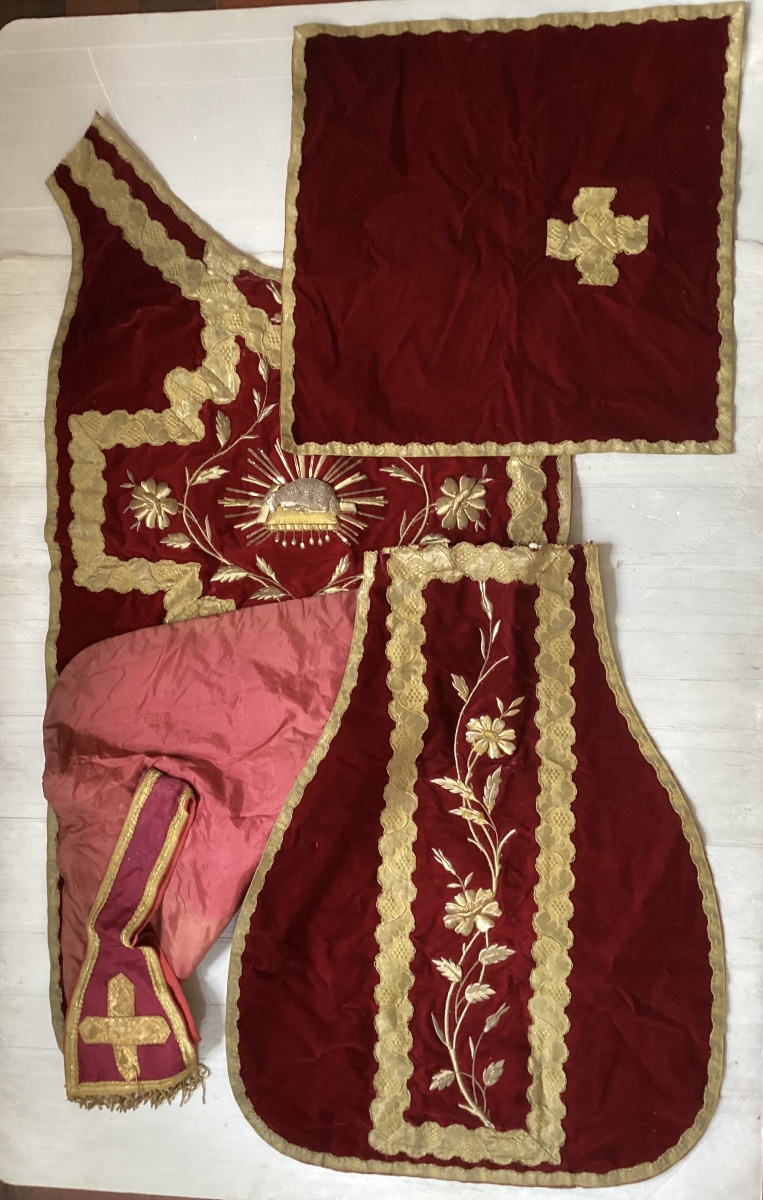 Chasuble With Various Pieces 