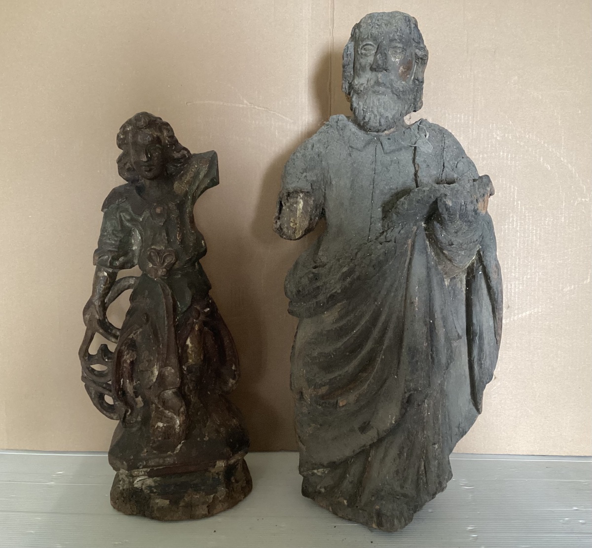 Deux statues anciennes 