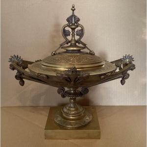Coupe couverte en bronze 