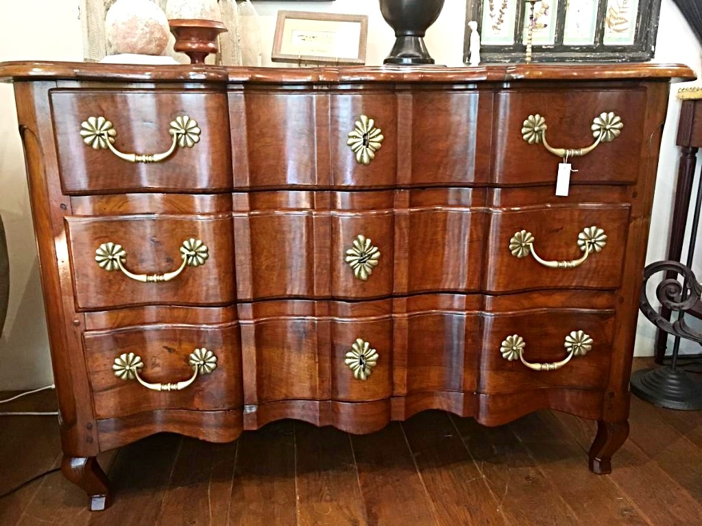 Commode  Double Arbalète En Noyer 18ème Siècle