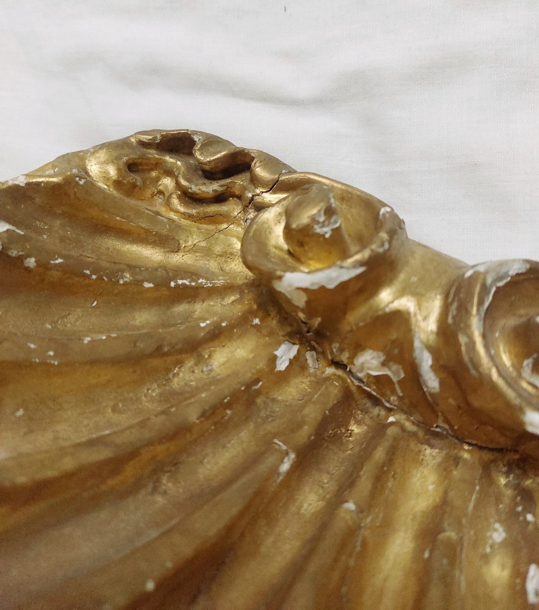 Wooden Stoup XVIII - Gilded Wood - Shell-photo-1