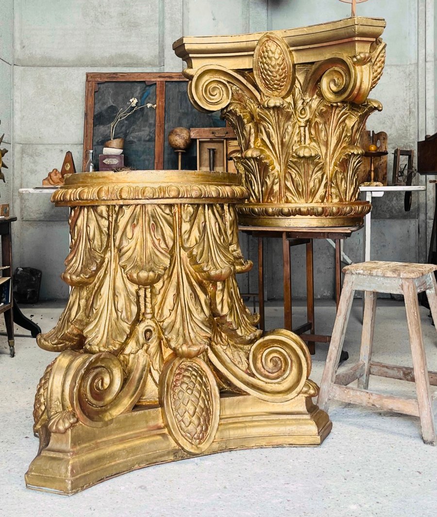 Grands chapiteaux à l'antique - décor de théâtre moulages patinés en bois doré socle sculpture