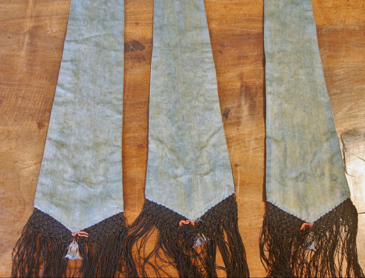 Three Chinese Embroidered Silks-photo-2
