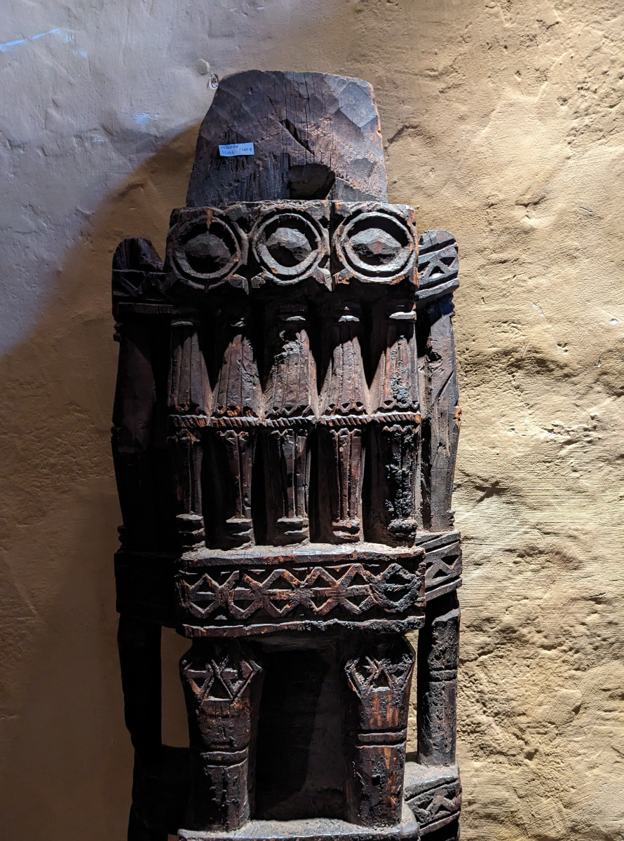 Pilier Monoxyle Du Nuristan-photo-2