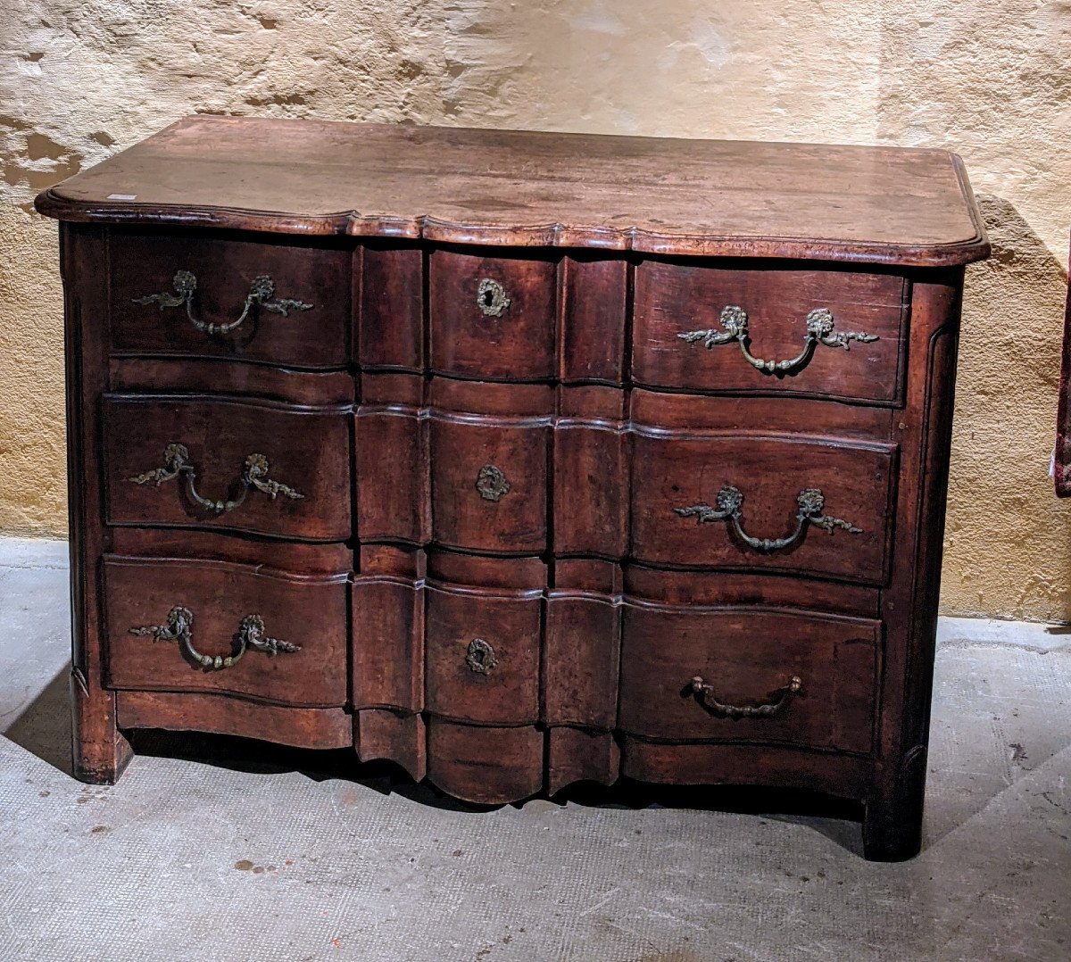 Une Commode Arbalète XVIIIe