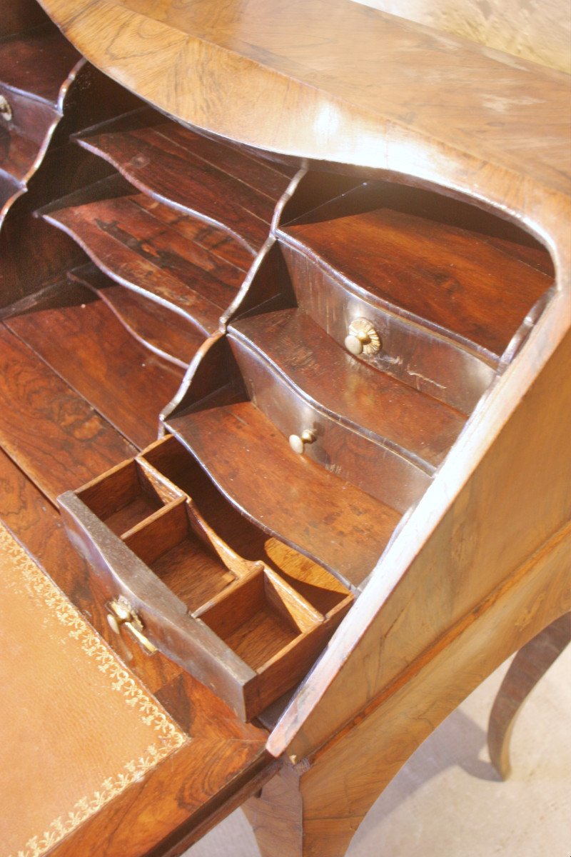 Small Lady's Desk-photo-2