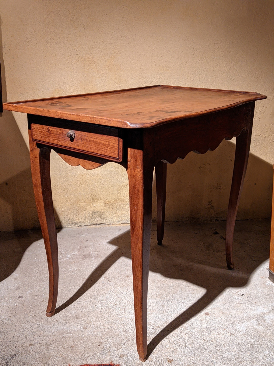 A Small Coffee Table-photo-2