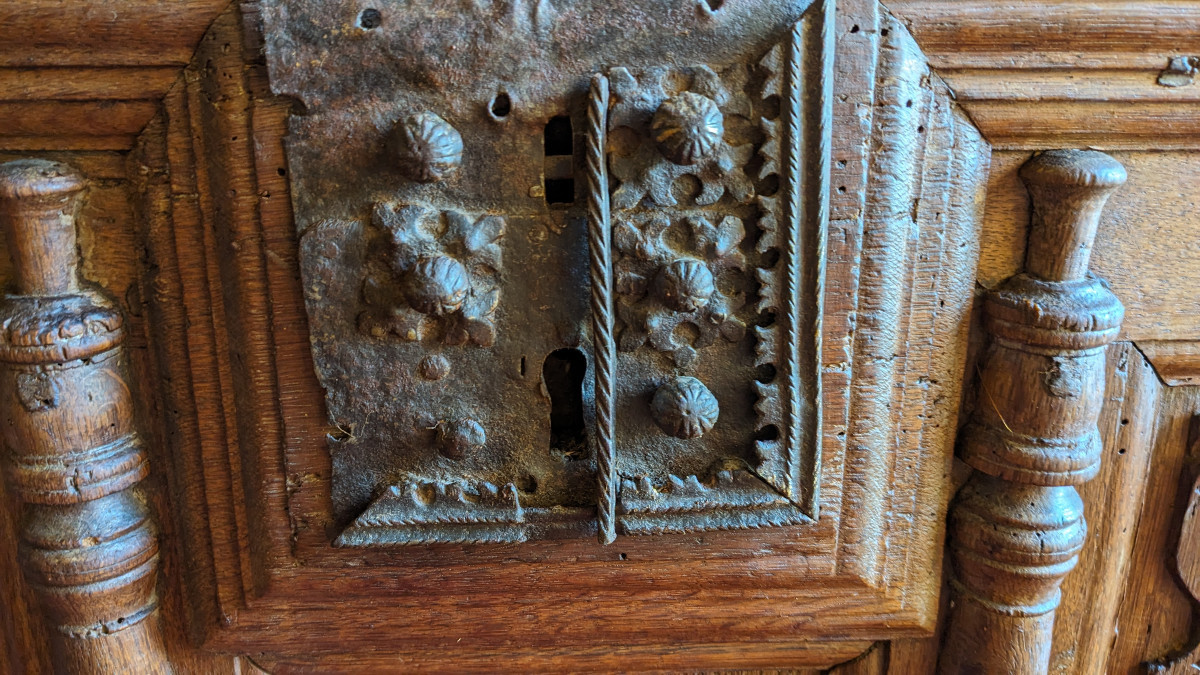 A Large Renaissance Chest-photo-5