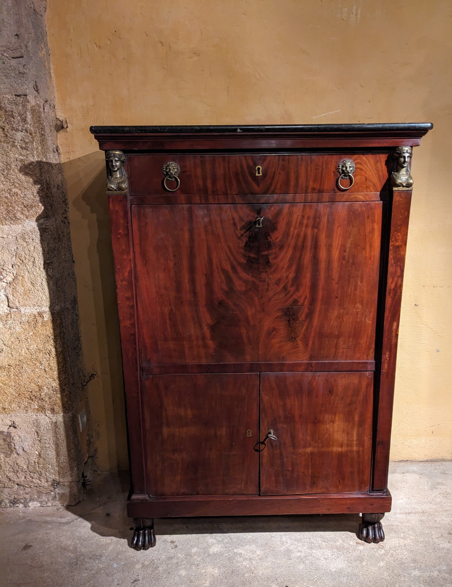 Un Secrétaire Consulat