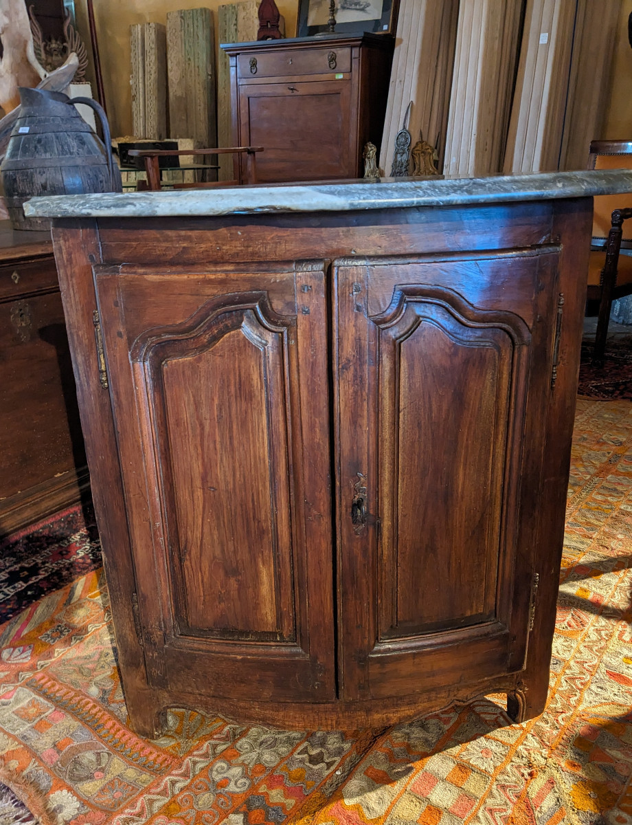 Une Petite Encoignure XVIIIe