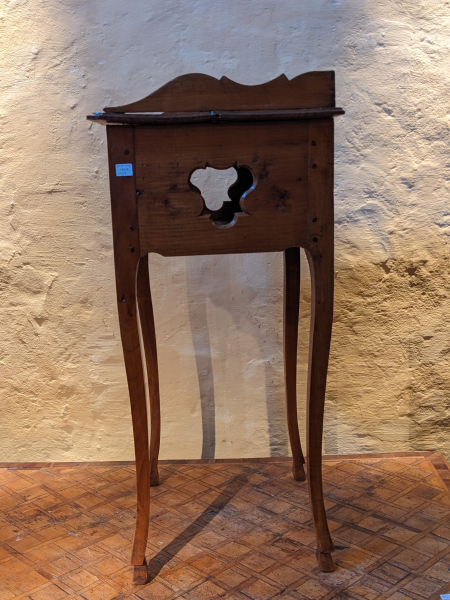 A Louis XV Bedside Table-photo-2