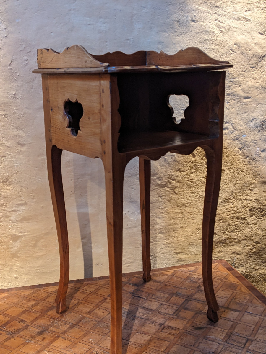 A Louis XV Bedside Table-photo-3