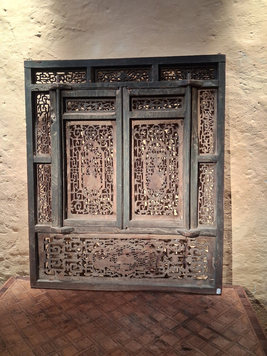A Chinese Wood-paneled Facade-photo-2