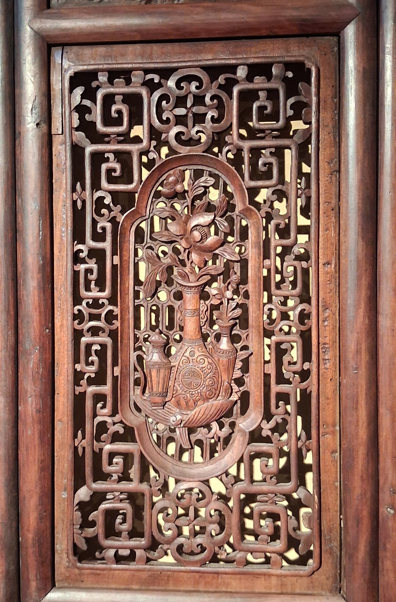 A Chinese Wood-paneled Facade-photo-5