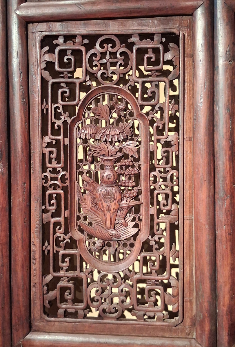 A Chinese Wood-paneled Facade-photo-6