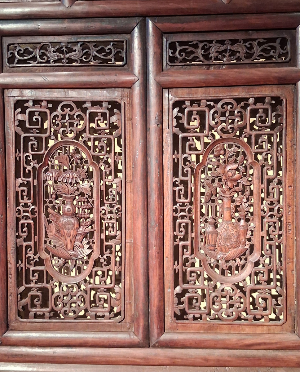 A Chinese Wood-paneled Facade-photo-7