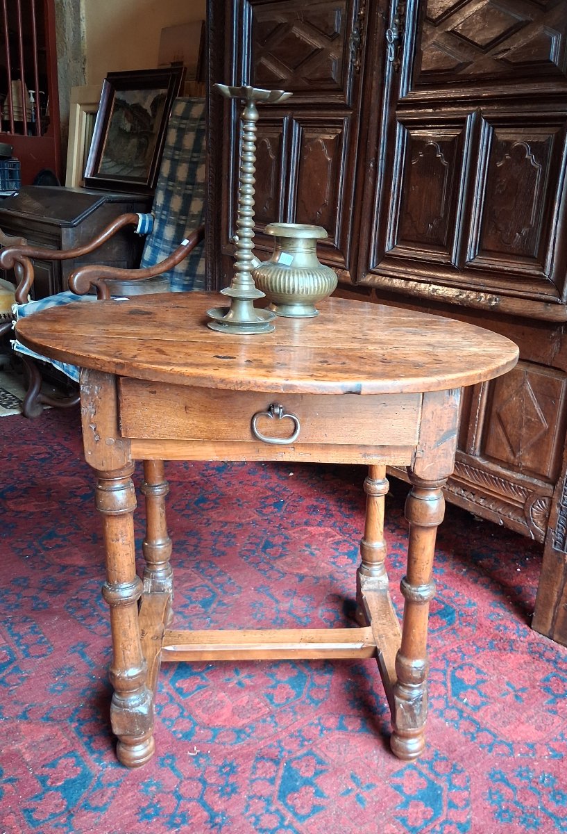 Petite table Louis XIII