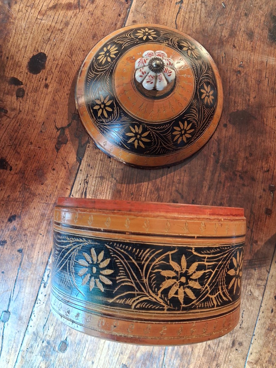 Old Scarf Box-photo-3