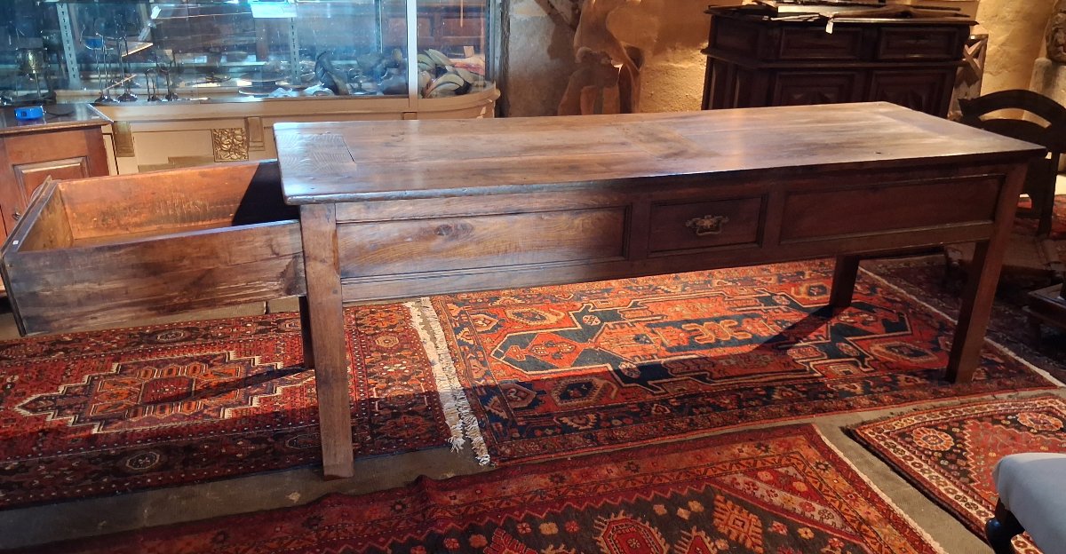 Une grande table d'office-photo-1