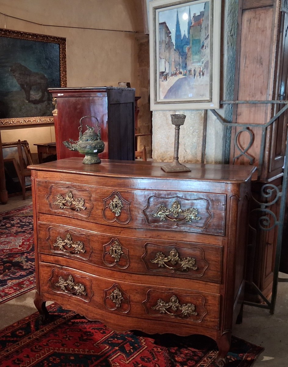 Une commode galbée