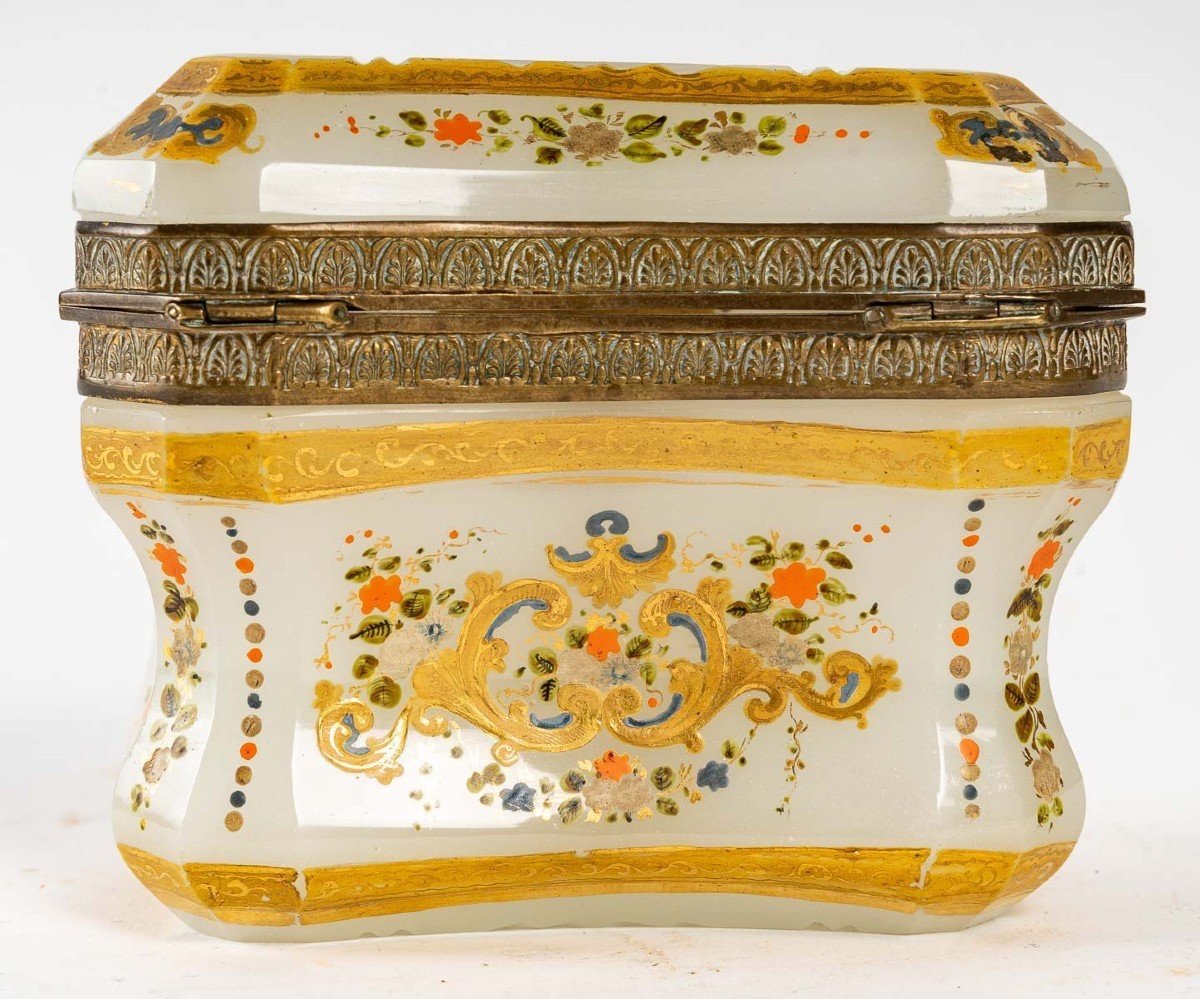 Box Made In Enamelled Opaline, Antique From The 19th Century.-photo-3