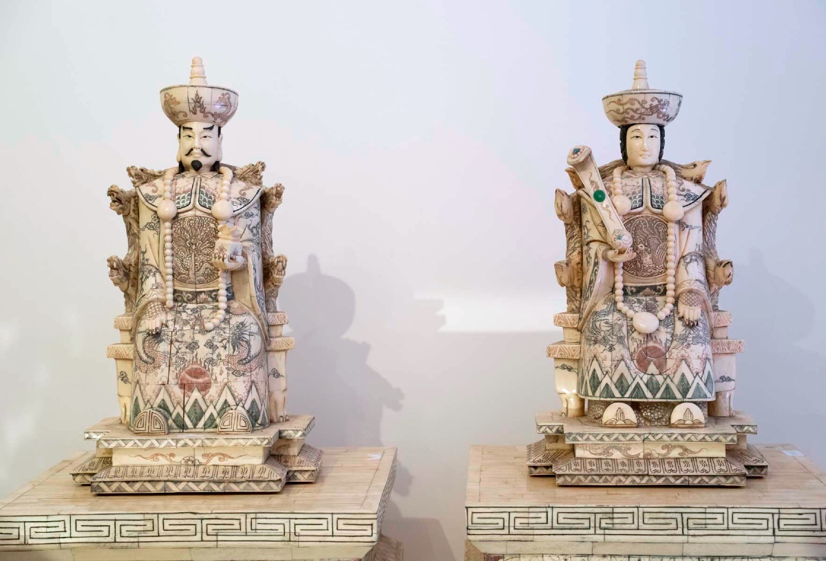 Rare Pair Of Chinese Emperor And Empress Bone Sculptures, 19th Century 