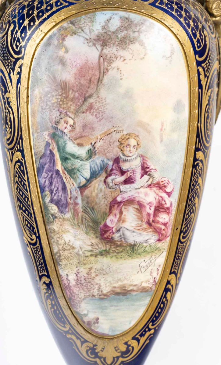 Paire de grands vases en porcelaine de Sèvres, monture en bronze doré, 19e siècle-photo-2