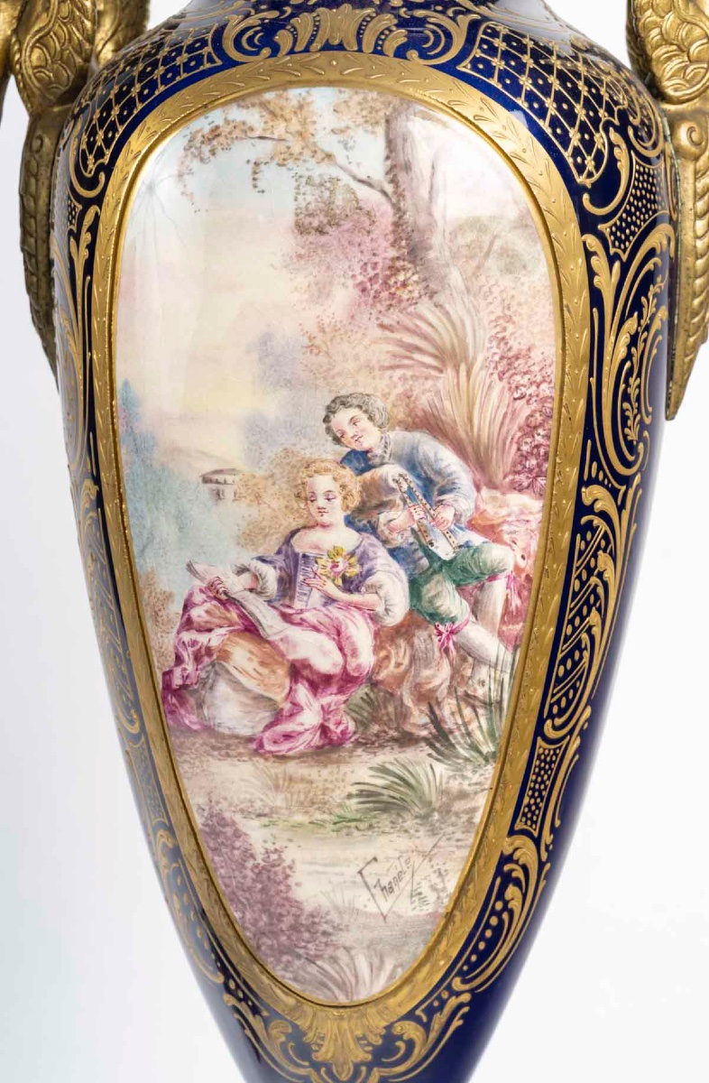 Paire de grands vases en porcelaine de Sèvres, monture en bronze doré, 19e siècle-photo-3