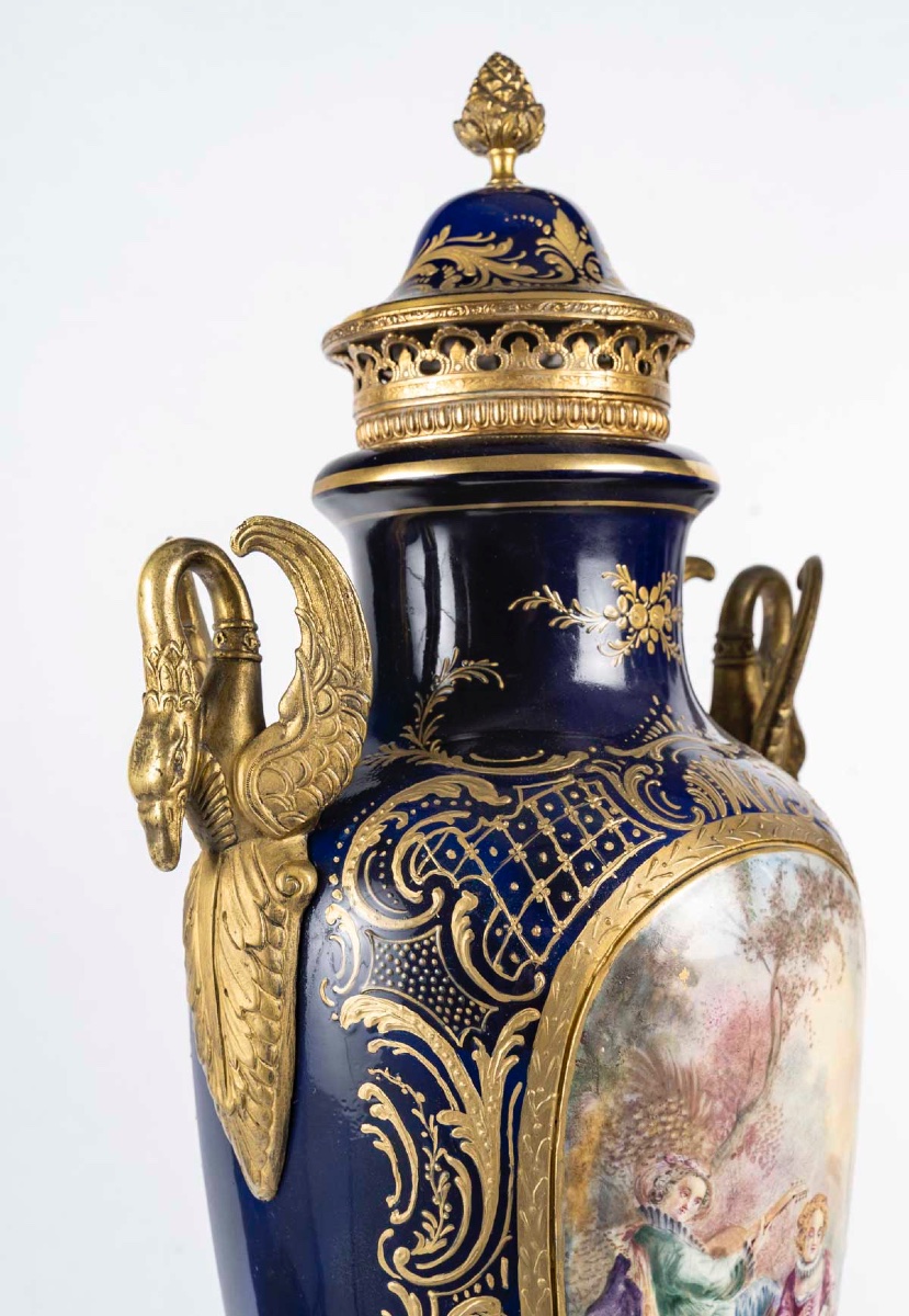 Paire de grands vases en porcelaine de Sèvres, monture en bronze doré, 19e siècle-photo-4