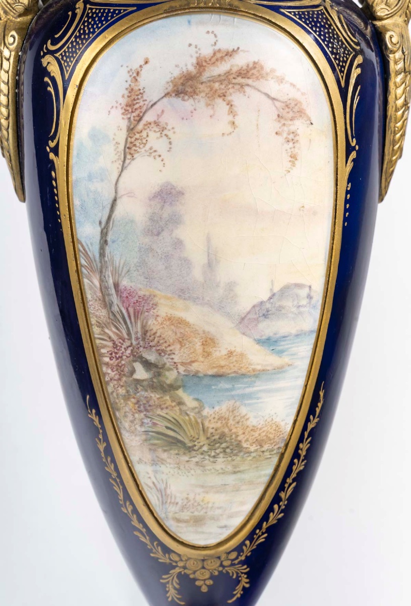 Paire de grands vases en porcelaine de Sèvres, monture en bronze doré, 19e siècle-photo-7