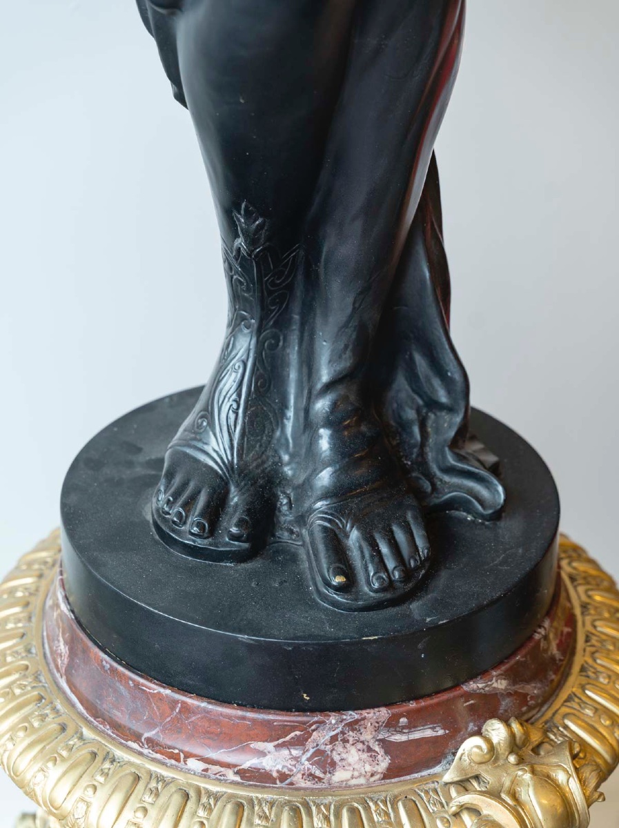 Monumentale Paire de candélabres  Néoclassiques en Bronze et Marbre, d’après Carrier-Belleuse-photo-4