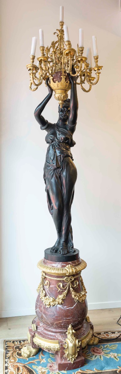 Monumentale Paire de candélabres  Néoclassiques en Bronze et Marbre, d’après Carrier-Belleuse-photo-7