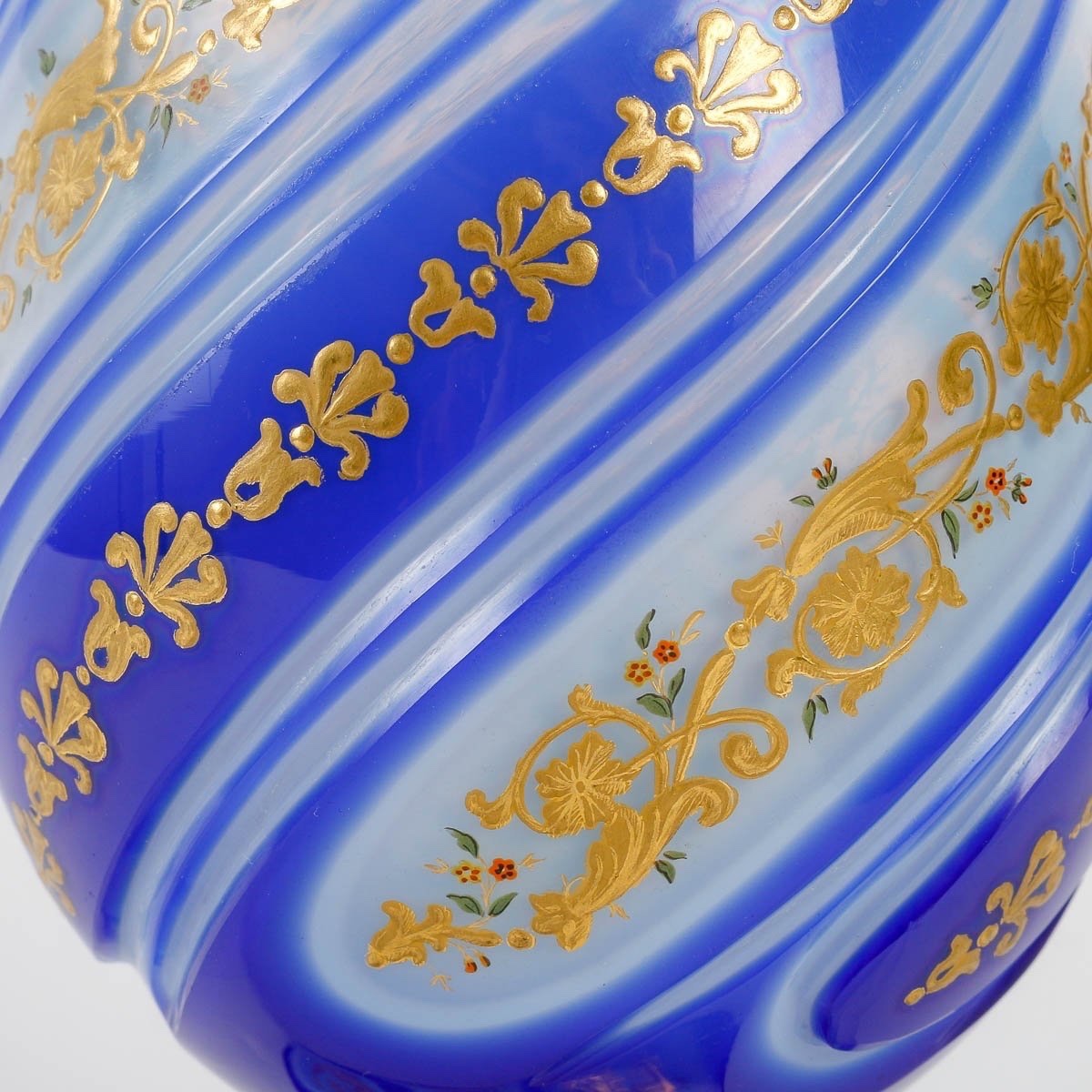 Vase en Opaline Torsadé Bleu Cobalt Émaillé, 19ᵉ Siècle-photo-4